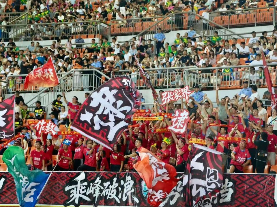 二审, 球员们相拥, 们的拼劲送 二审, 球员们相拥, 们的拼劲送