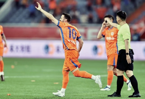 即将画下句, 尤其在本赛